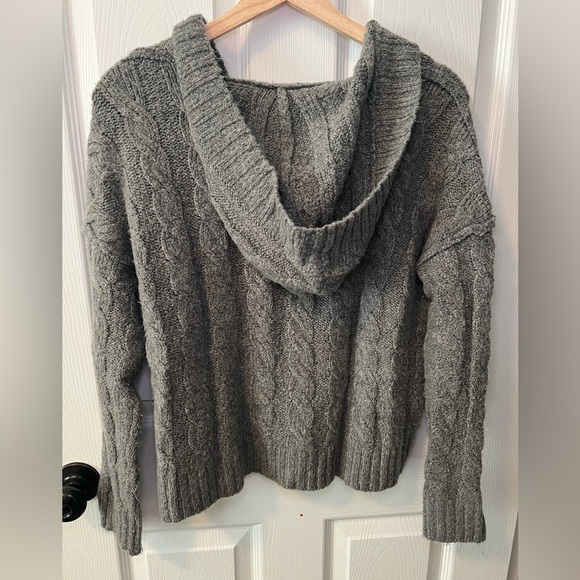 American Eagle Gray Cable Knit Sweater with Hood Size XS - Picture 3 of 4